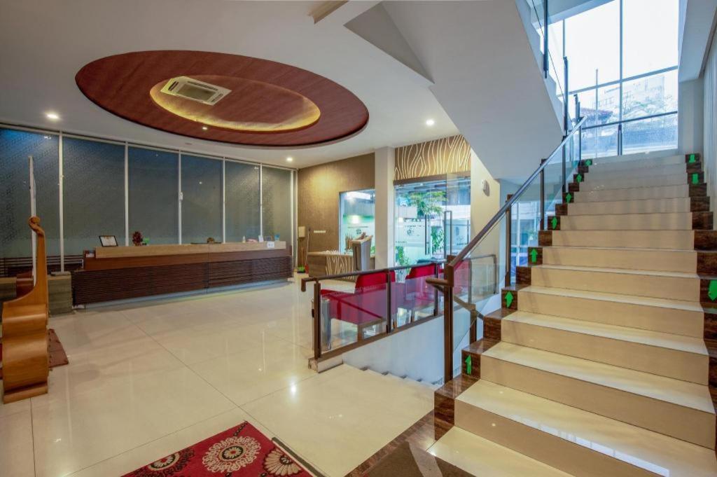 Raffleshom Hotel Bandung Esterno foto