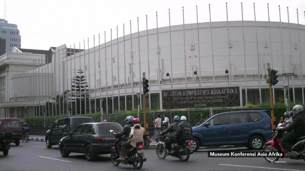 Raffleshom Hotel Bandung Esterno foto