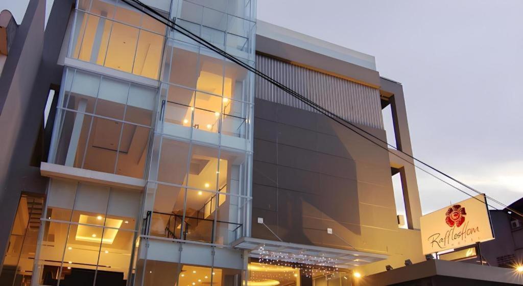 Raffleshom Hotel Bandung Esterno foto