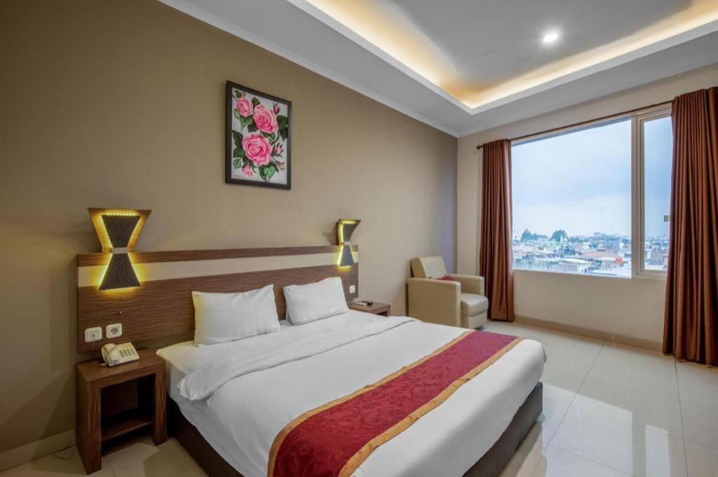 Raffleshom Hotel Bandung Esterno foto